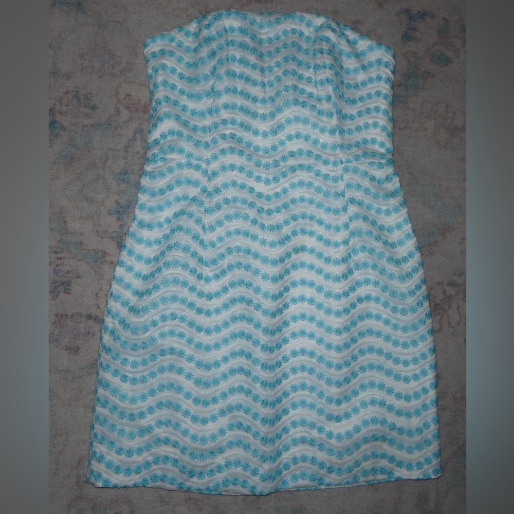 Lilly Pulitzer White Dress with Blue Floral Accents size 8